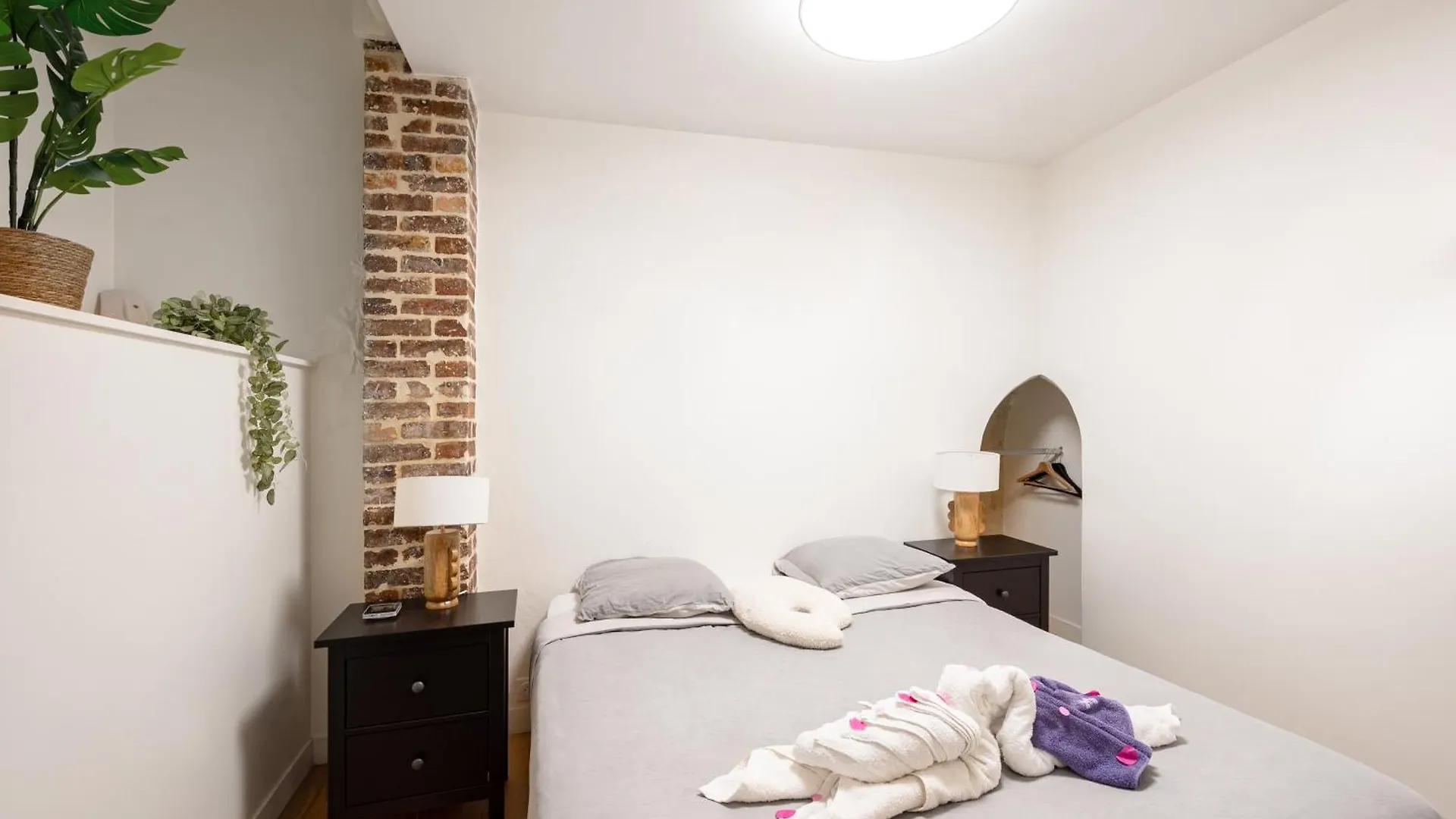 Best Part Of Saint-Germain-Des Pres / 3 Bedrooms Paris